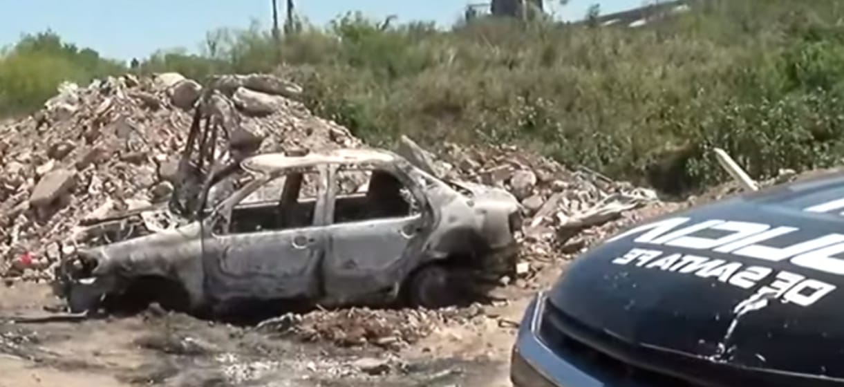 El auto robado frente a una escuela de barrio Belgrano fue hallado abandonado y quemado