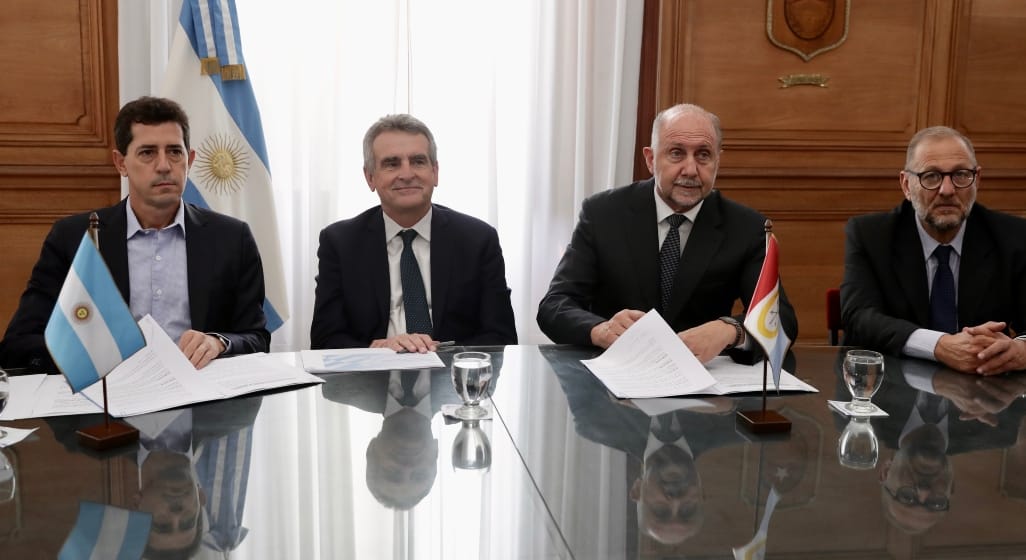 El gobernador Perotti firmó un convenio con Nación y se instalarán 600 cámaras de reconocimiento facial en Rosario