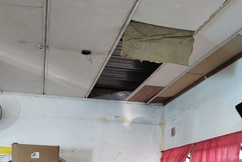 Se desprendió parte del techo en una escuela de VGG: reclaman una solución urgente