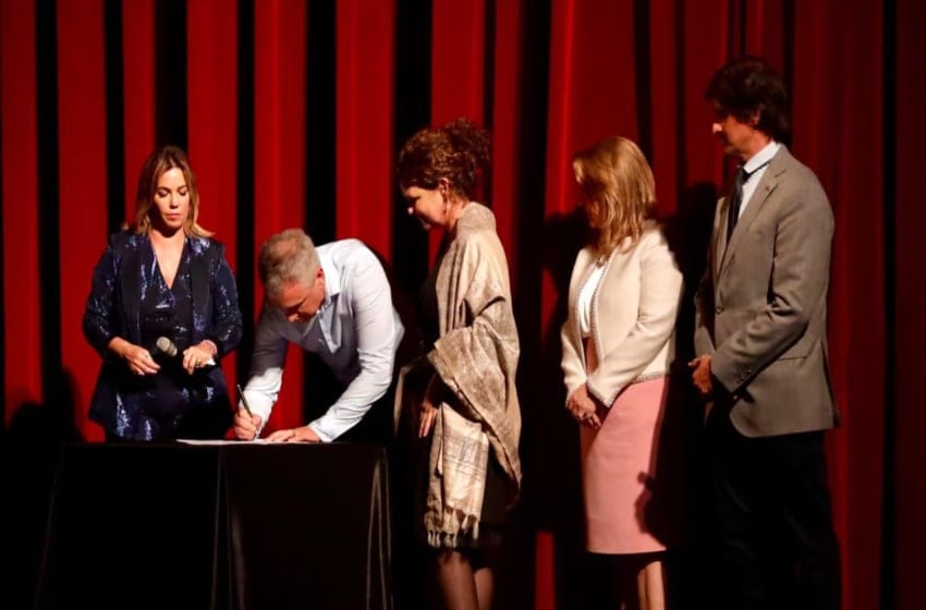 Jerarquizar la cultura nacional: firman acuerdo entre el teatro Tronador de Mar del Plata y CABA