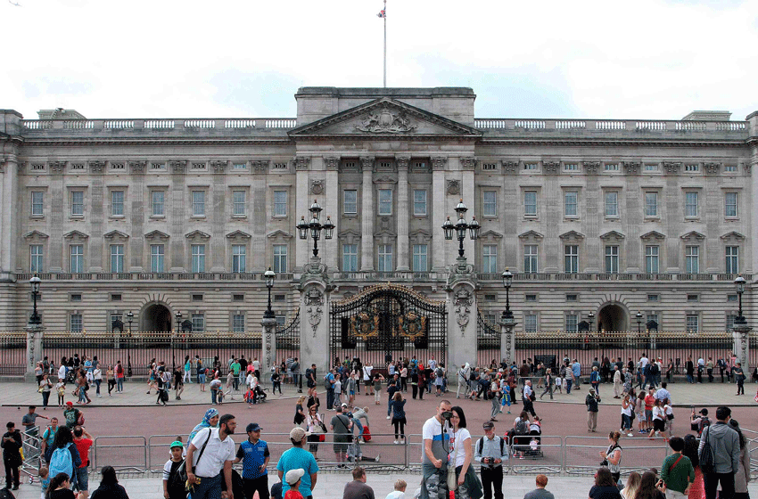 Temor en Londres: supuesto ataque terrorista a metros del Buckingham Palace