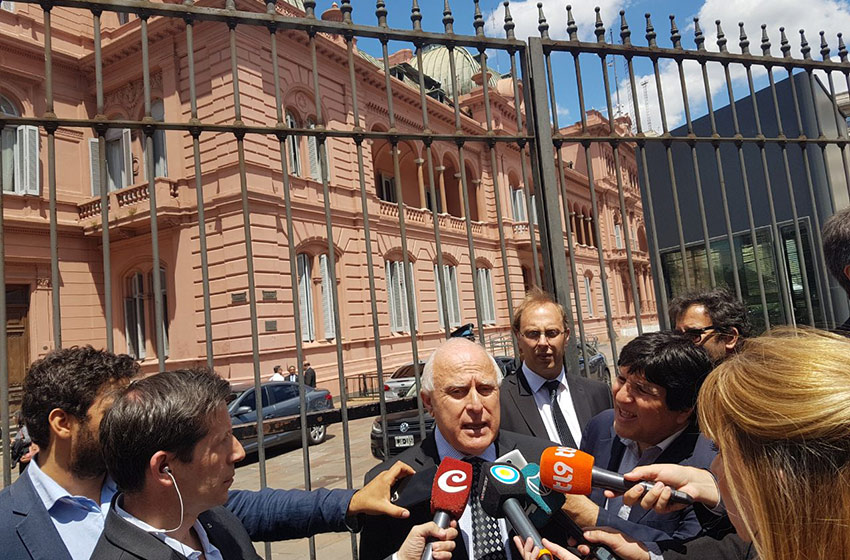 Lifschitz firmó y celebró: hay acuerdo por la deuda histórica