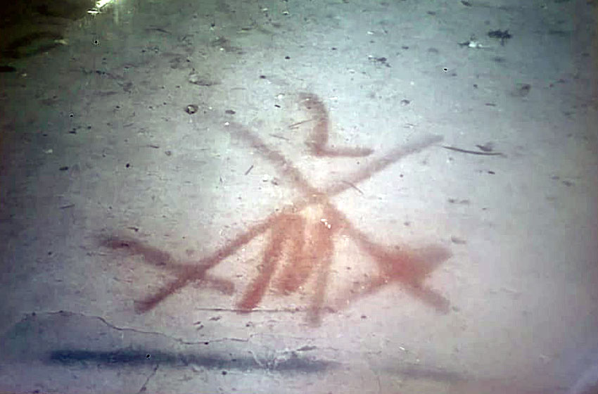 Las pintadas de un grupo de rugbiers en la fachada de su negocio.