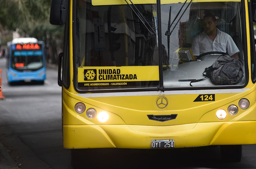 Sin colectivos durante el fin de semana: no hay acuerdo y sigue el paro