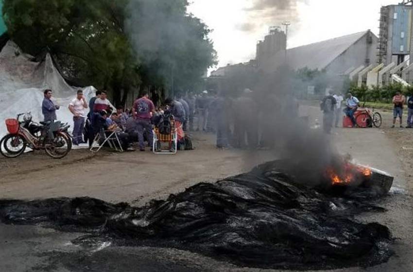 Los aceiteros arrancaron un paro general de actividades por 24 horas