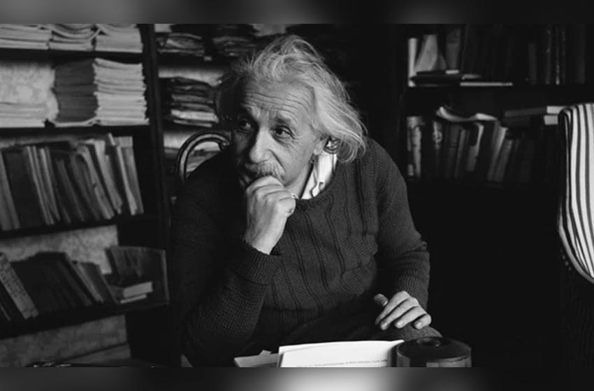 Subastarán una carta de Albert Einstein que habla de Dios