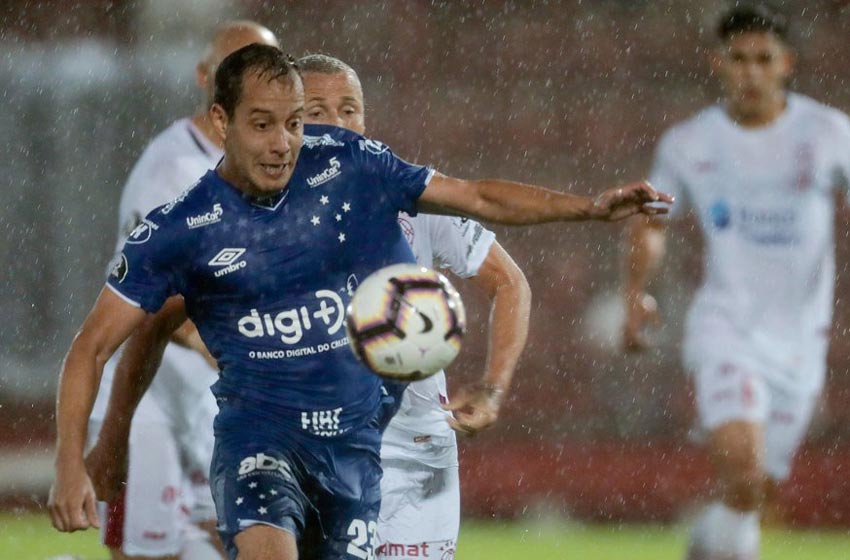 Huracán debutó con derrota ante Cruzeiro