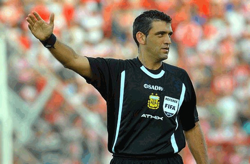 Laverni: «Hay que empezar a familiarizarse y creer en el VAR»