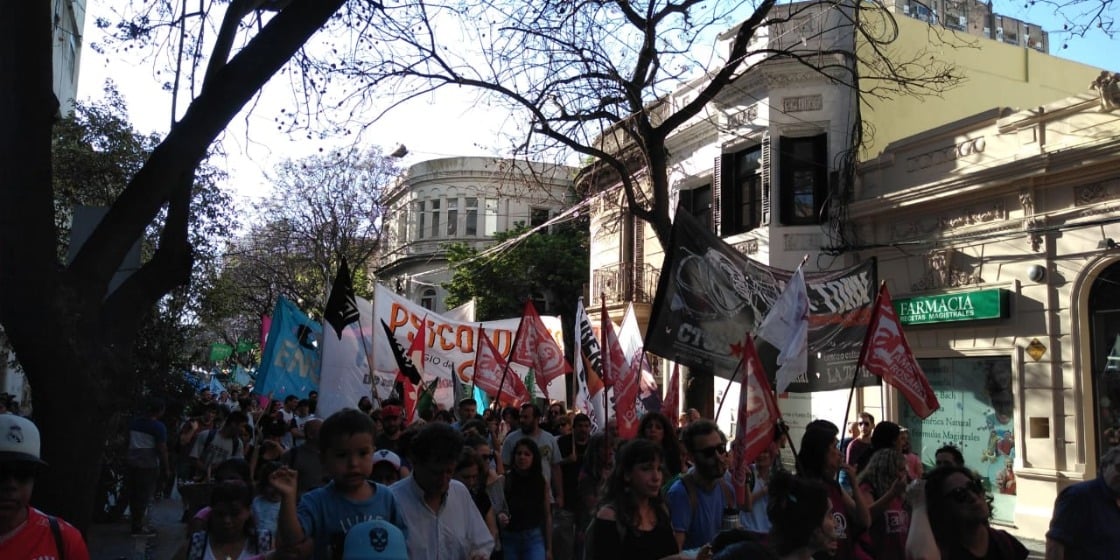Gran movilización en Rosario para apoyar a Evo Morales
