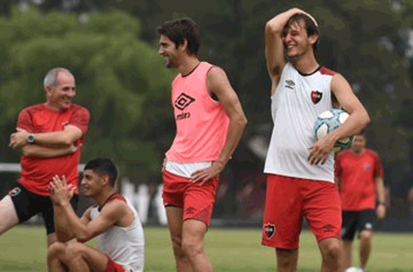 Kudelka convocó a 20 futbolistas para el viaje a la Paternal