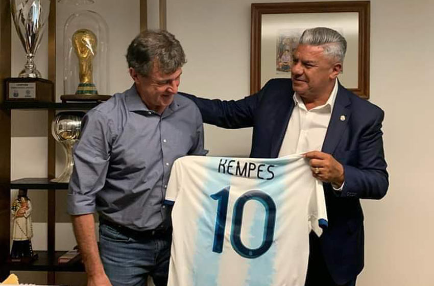 Kempes: “Messi y Maradona son monstruos, pero el único argentino campeón, goleador y mejor jugador de un Mundial soy yo”