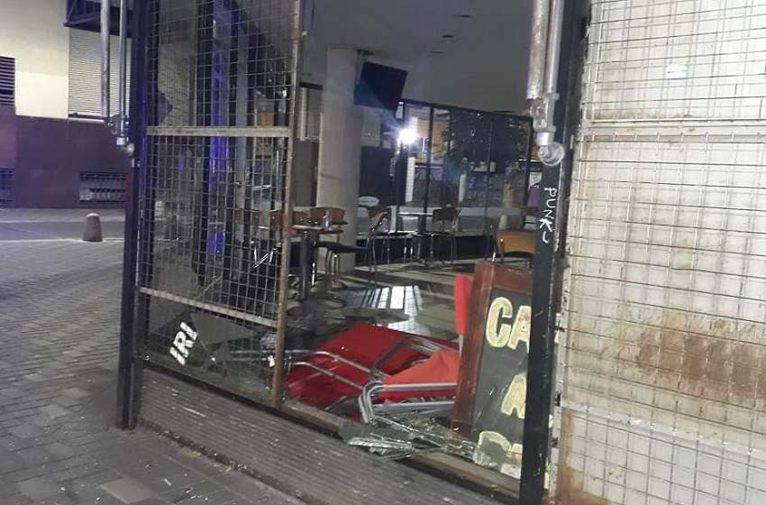 Lo agarraron con las manos en la caja: detuvieron a un joven tras intentar robar un bar céntrico