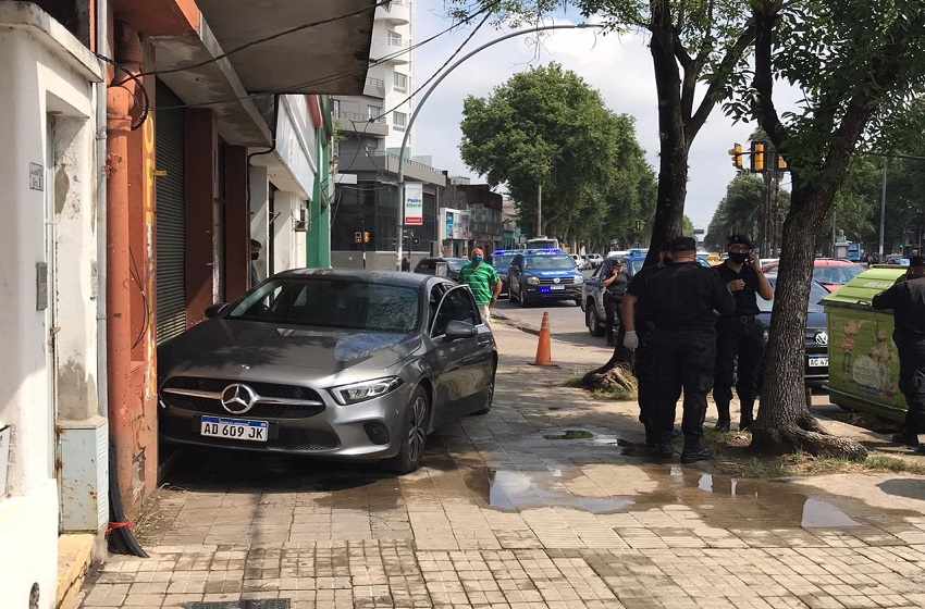 Un hombre murió mientras manejaba su auto en Alberdi y Génova