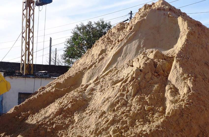 Un reclamo sindical dejó sin arena a Rosario y ahora las obras se empiezan a demorar