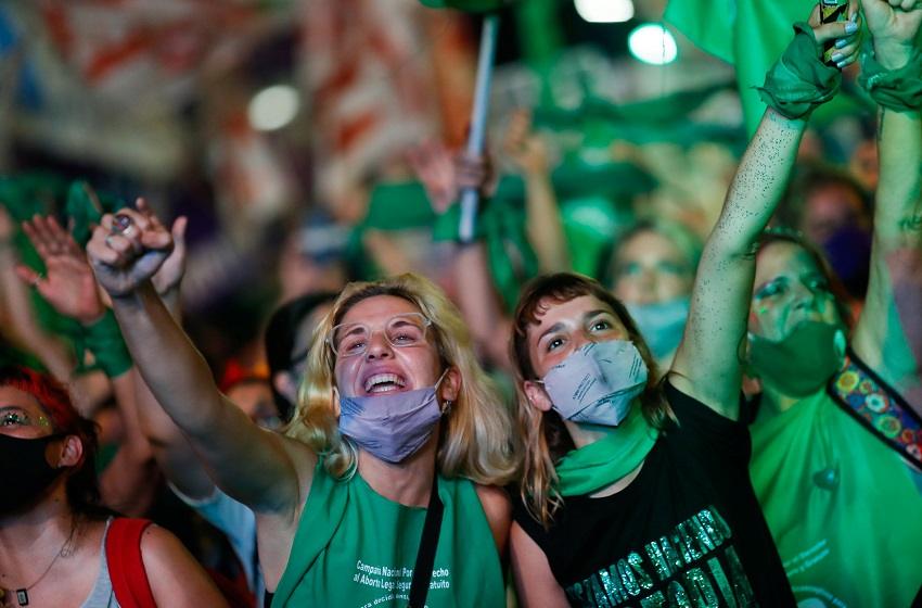 Video: así fueron los festejos en el momento preciso que se anunciaba la legalización del aborto