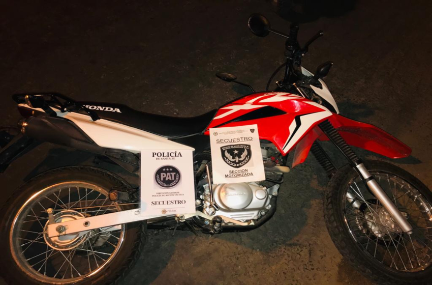 Zona oeste: circulaban armados en moto a contramano y atacaron a tiros a la policía para evadir un control