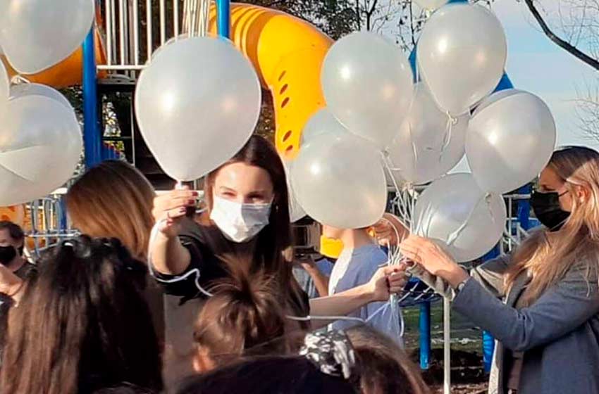 Pampita y Benjamín Vicuña inauguraron una plaza con el nombre de su hija que falleció hace nueve años