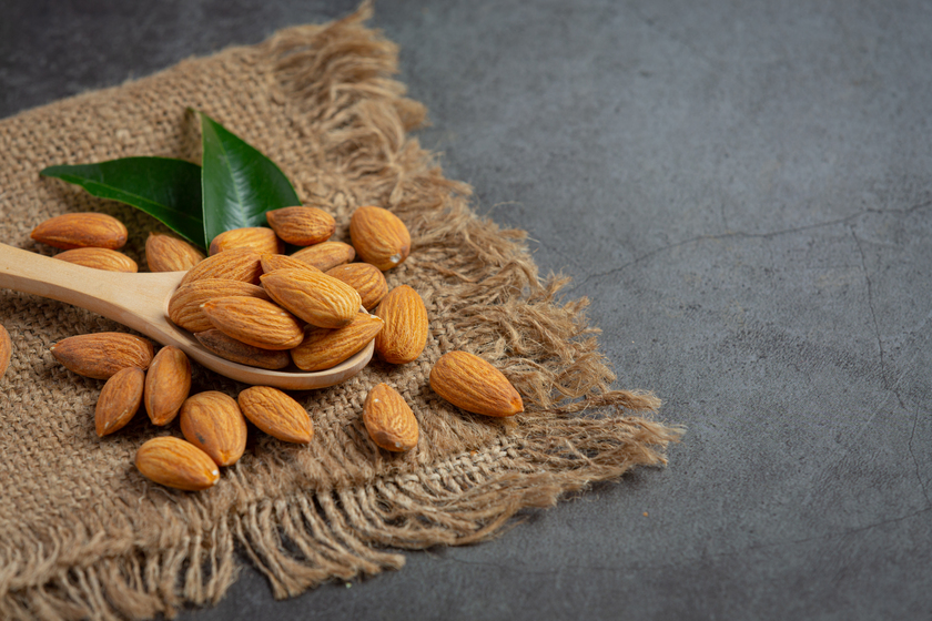 Los beneficios de consumir almendras