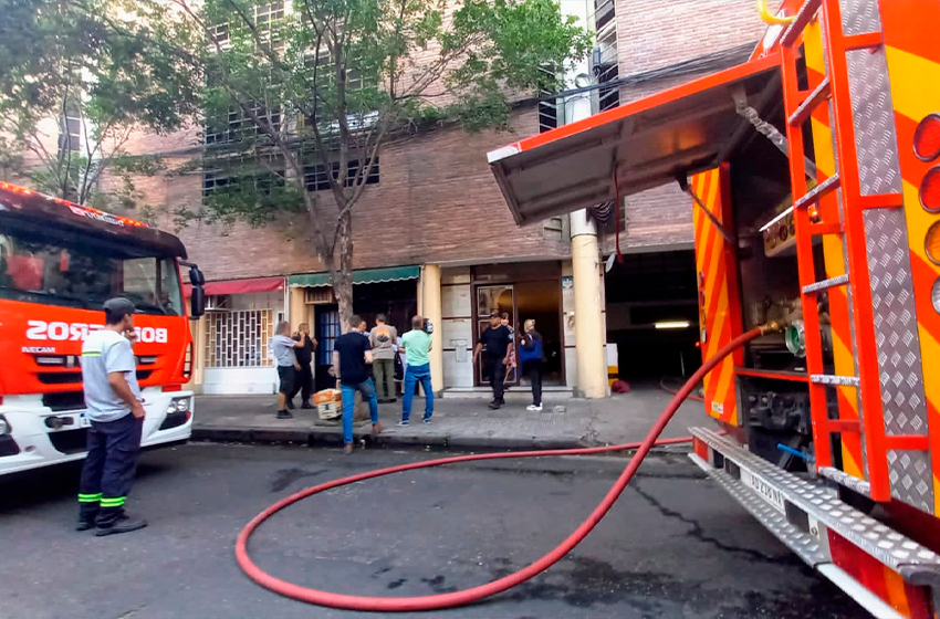 Alarma por un auto que se incendió en una cochera céntrica – Rosario ...