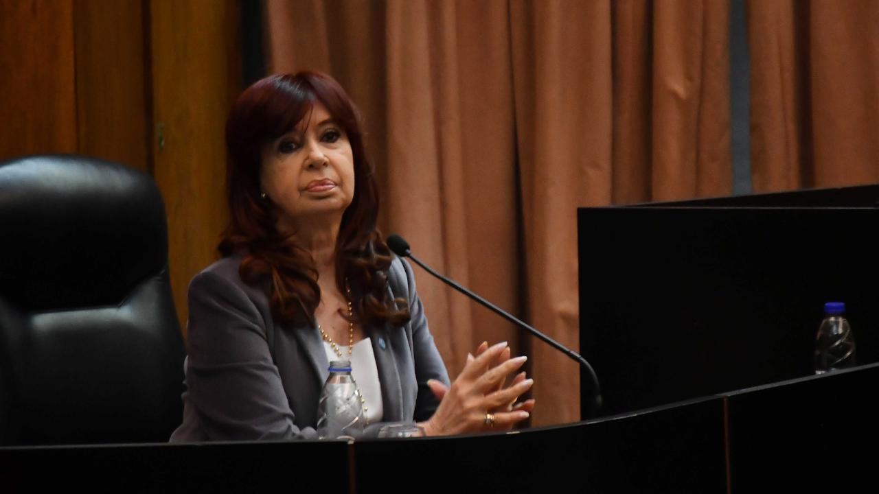 Cristina Kirchner compartió una carta antes del fallo por la causa vialidad: "El objetivo es proscribirme de por vida"