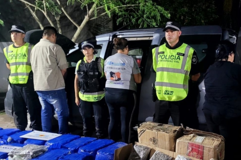 Autopista Rosario-Santa Fe: detectaron a un auto que trasladaba más de 230 kilos de marihuana