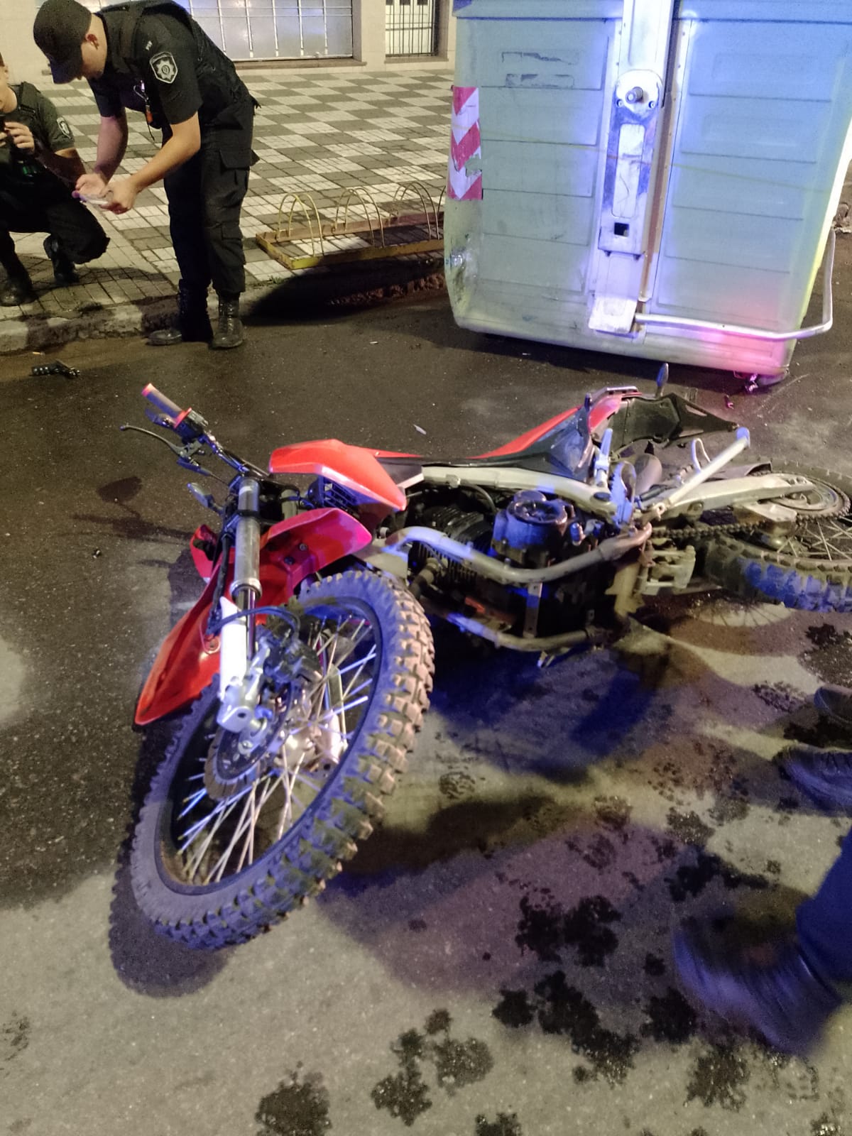 Violenta balacera contra un local de zona oeste: hay dos detenidos