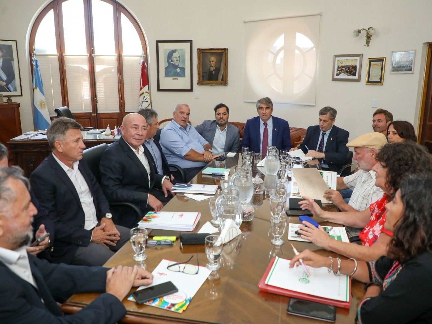 La provincia ofreció a los gremios estatales un aumento salarial ...