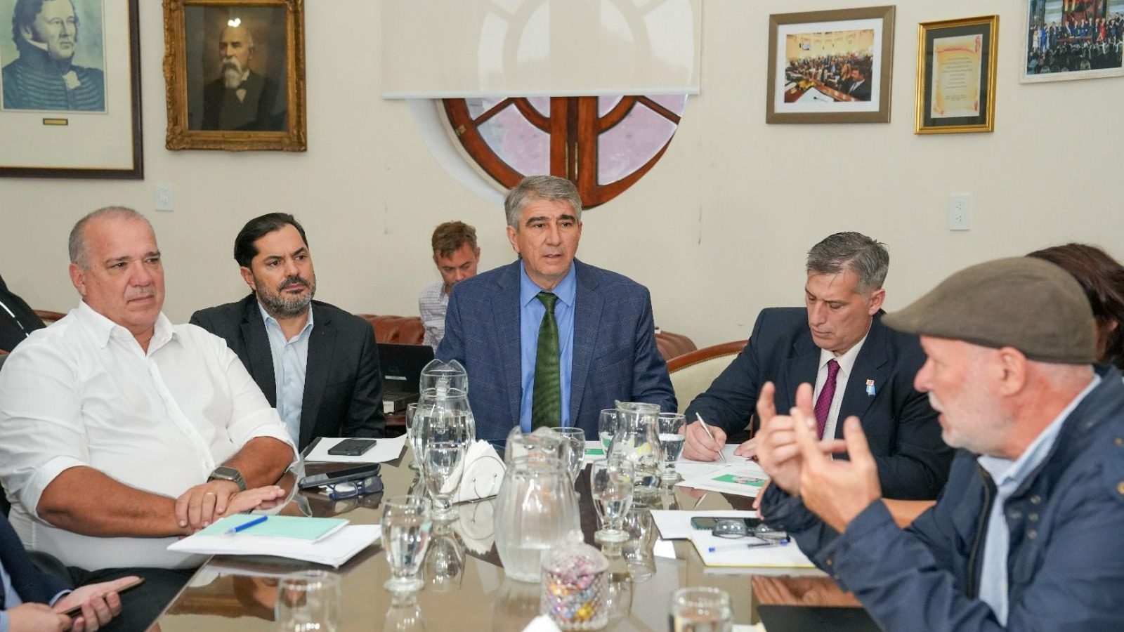 La provincia ofreció un aumento salarial trimestral del 8% a los ...