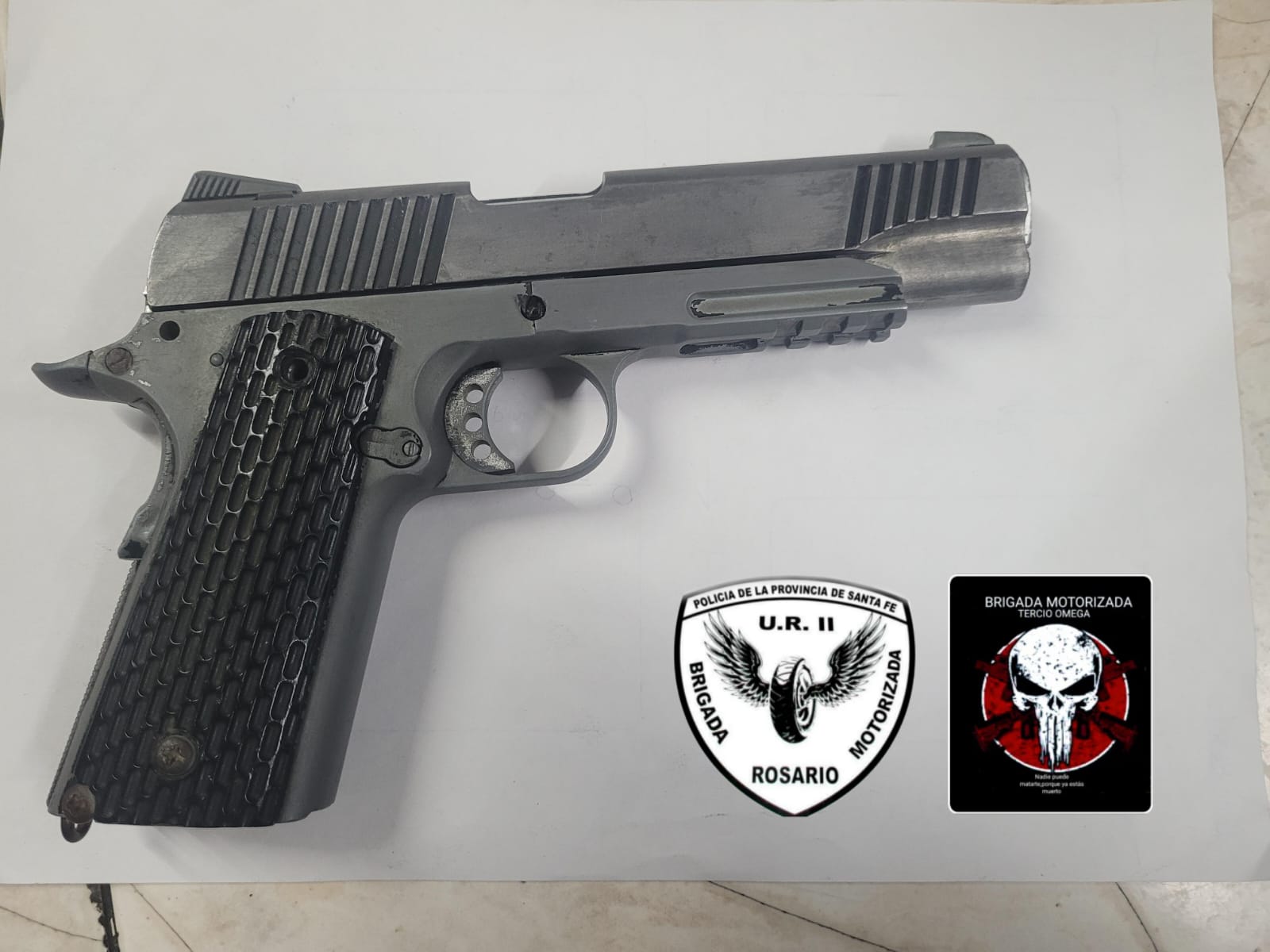 pistola utilería