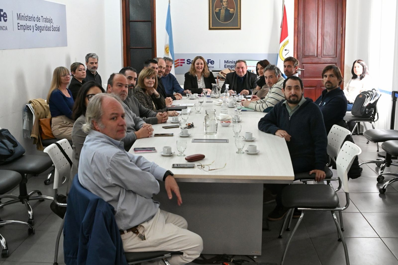 La provincia le ofreció a los gremios de la salud un aumento salarial ...