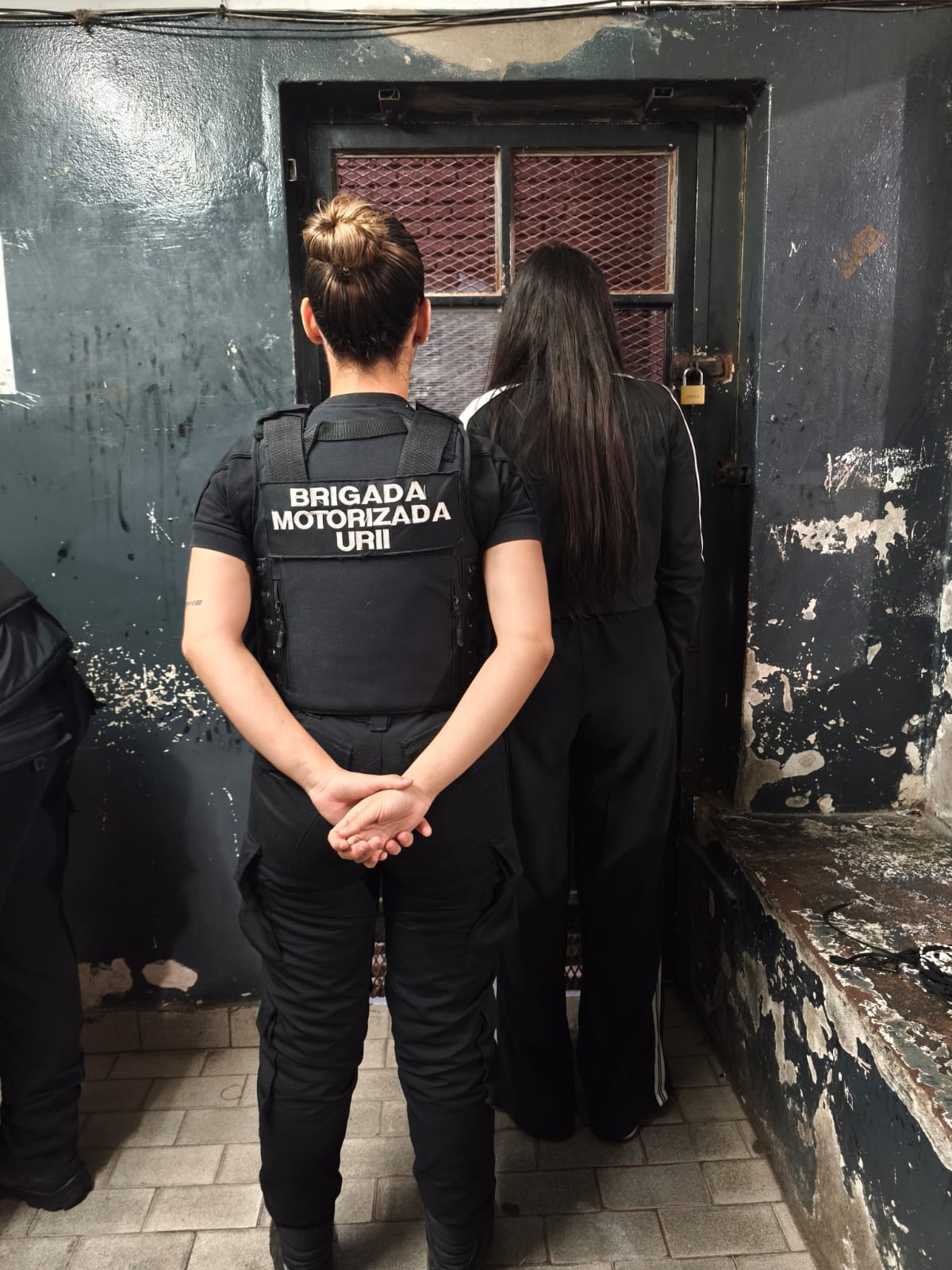 camioneta tribunales detenida