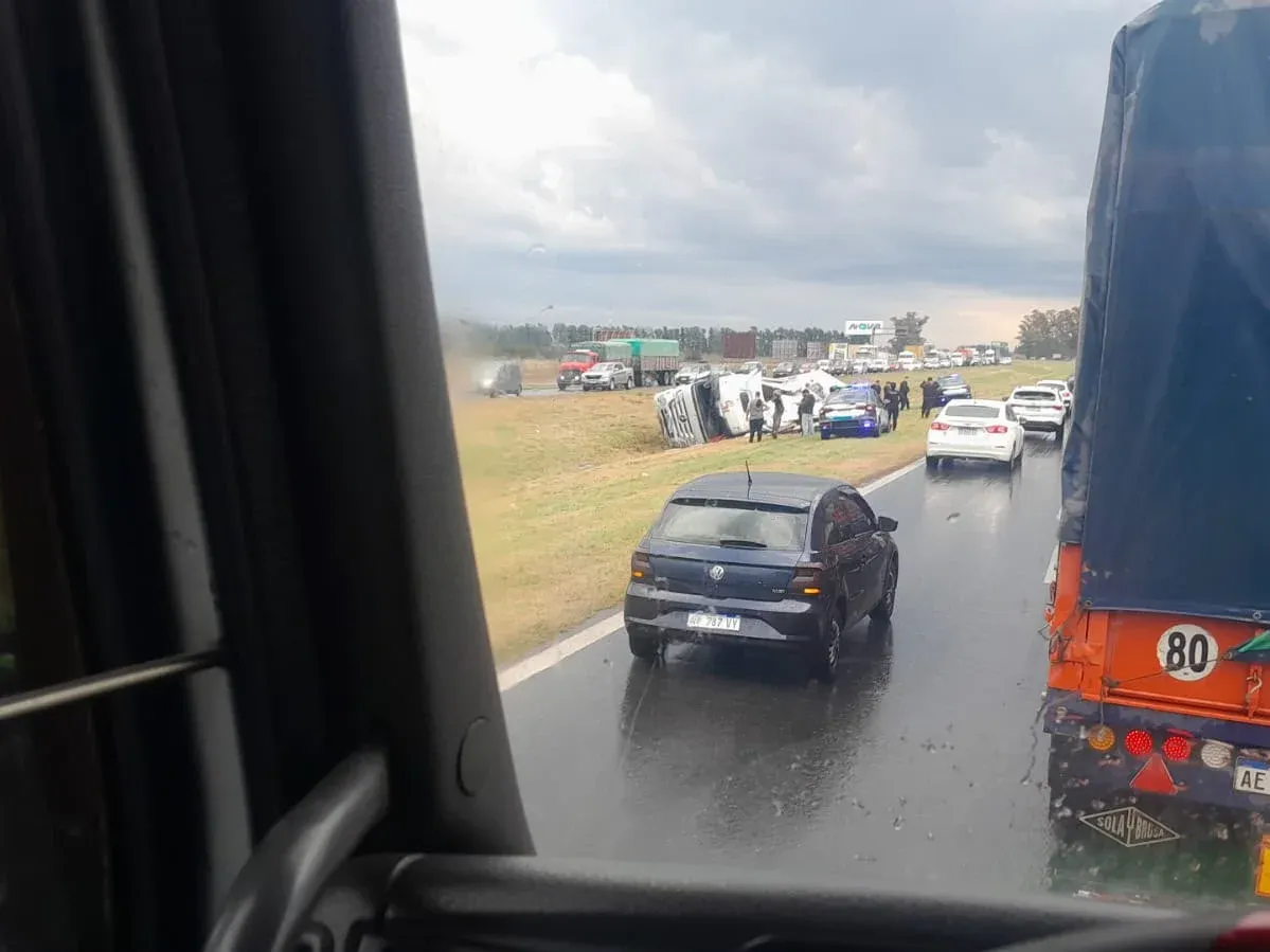 vuelco camión rosario cordoba