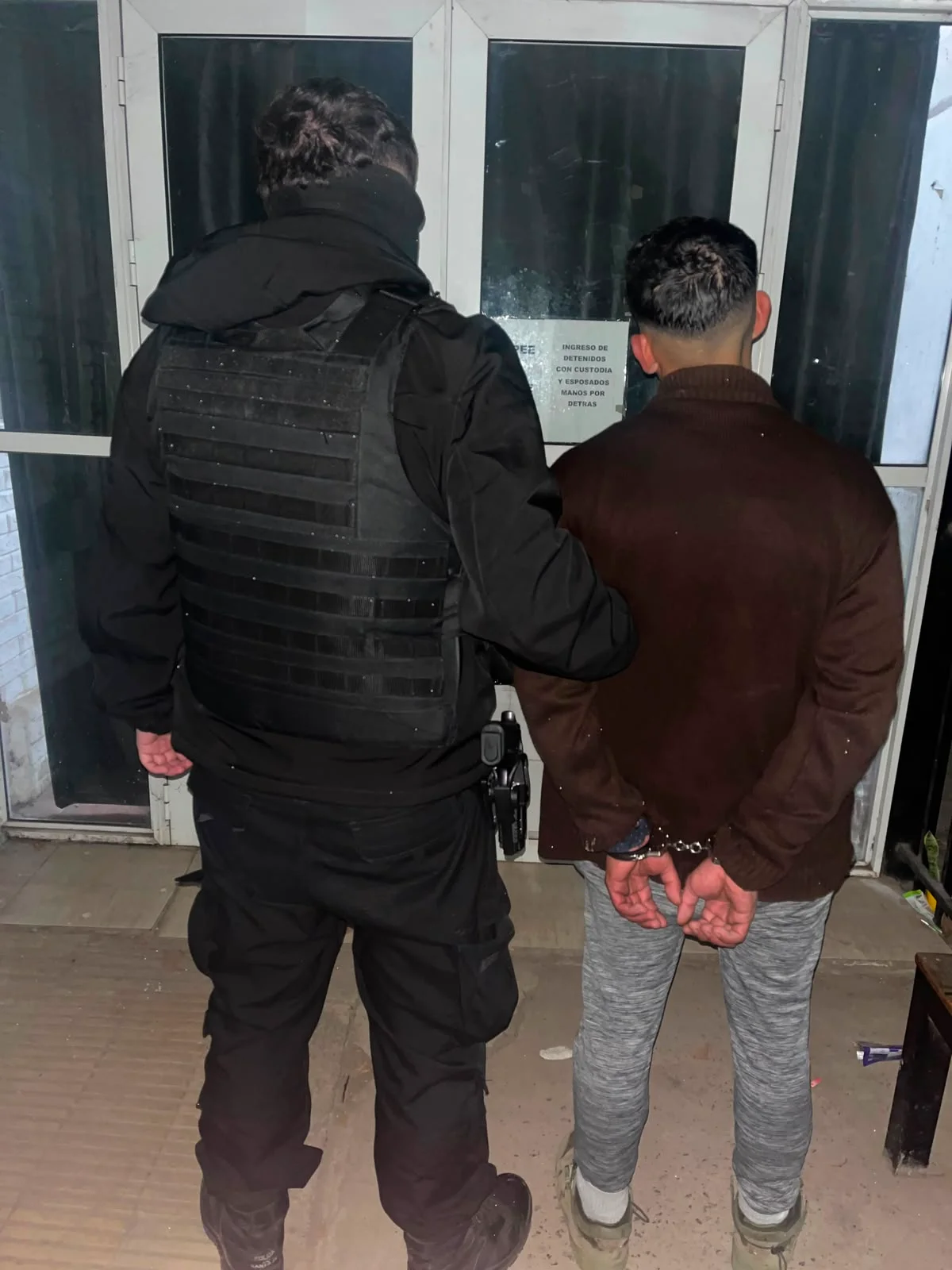 detenido acuchillar padre
