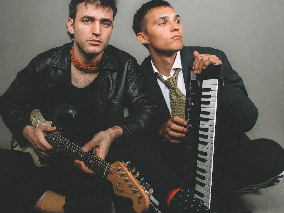 Koino Yokan y Alan Sutton.