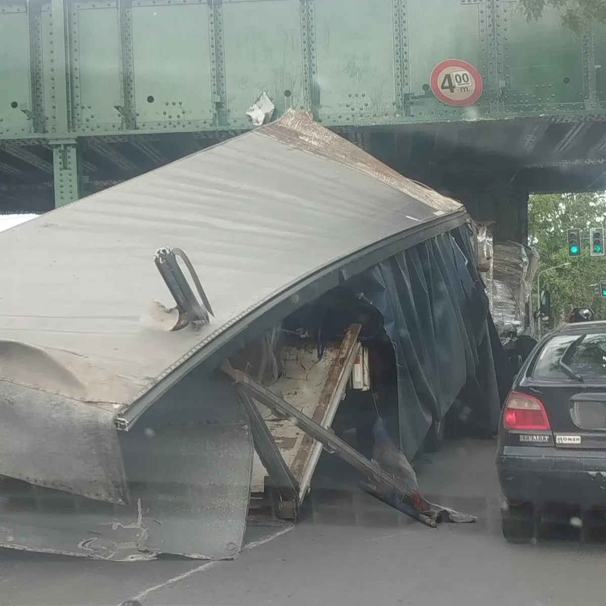 camion choque puente