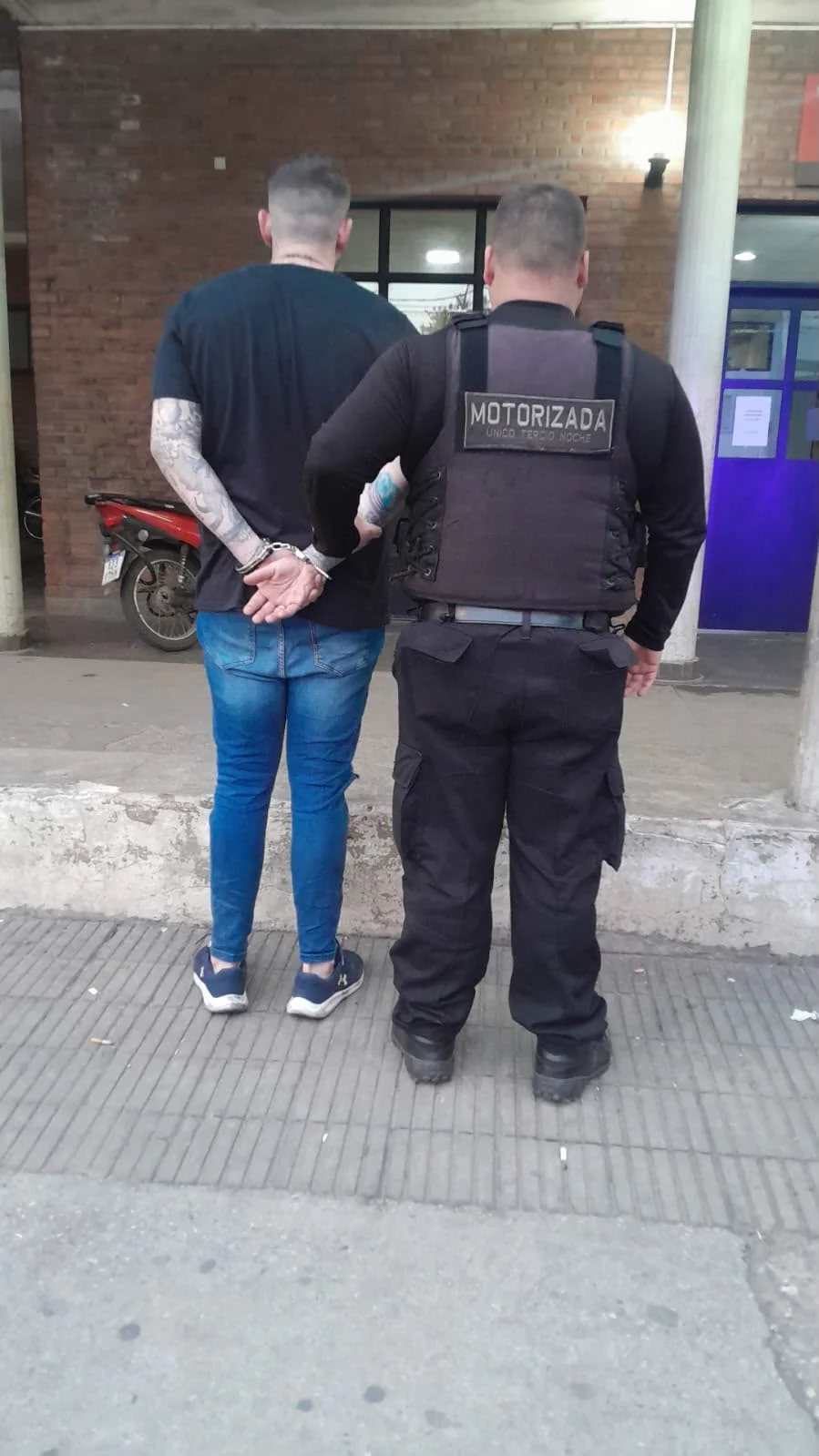 detenido revólver